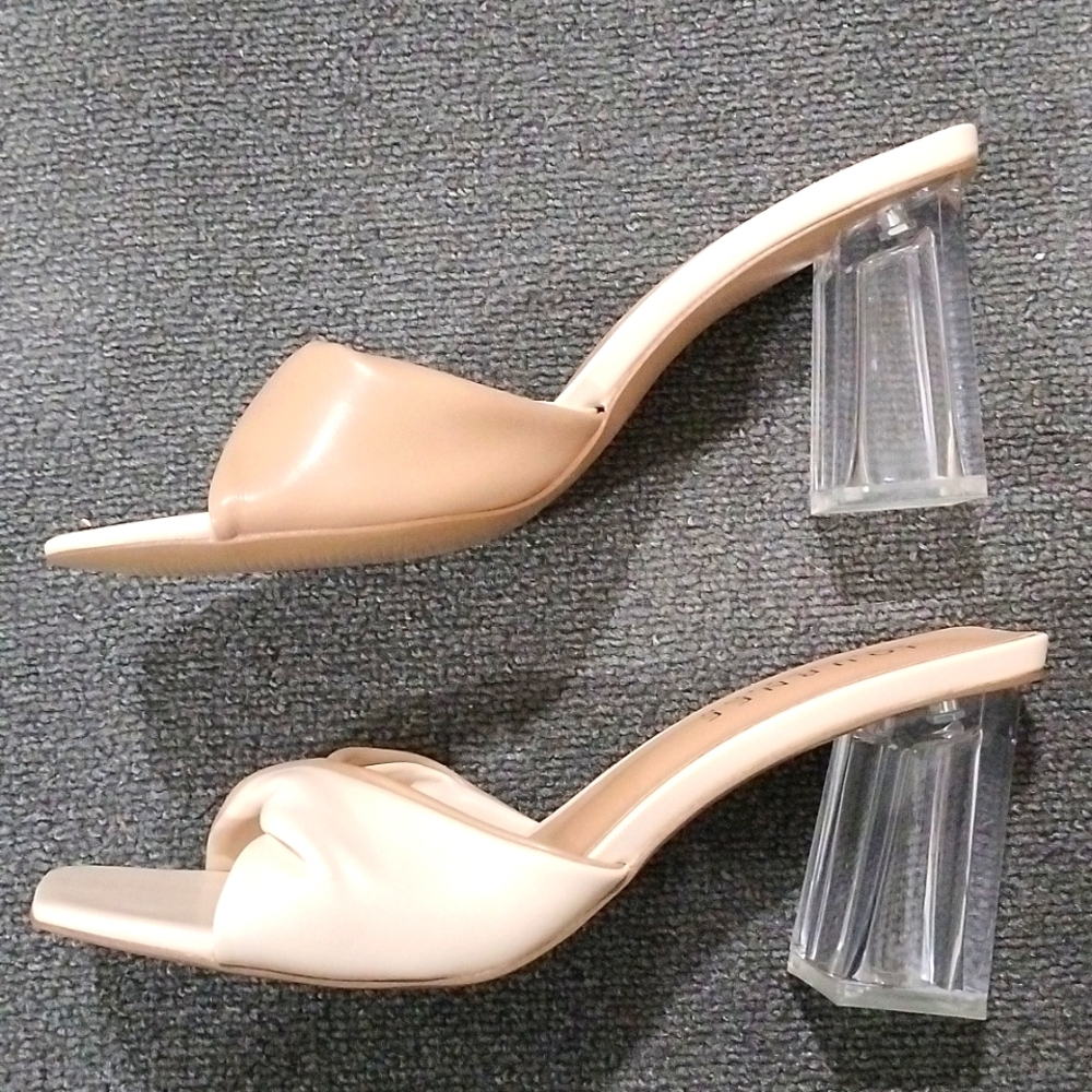 Journee Collection Shoes Womens Size 8.5 Off Cream